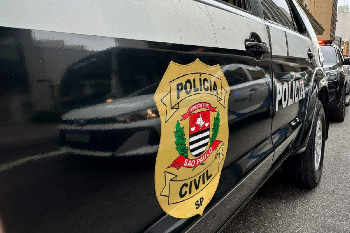 A Polícia Civil investiga se o crime pode estar ligado a uma possível vingança contra o pai da vítima.
