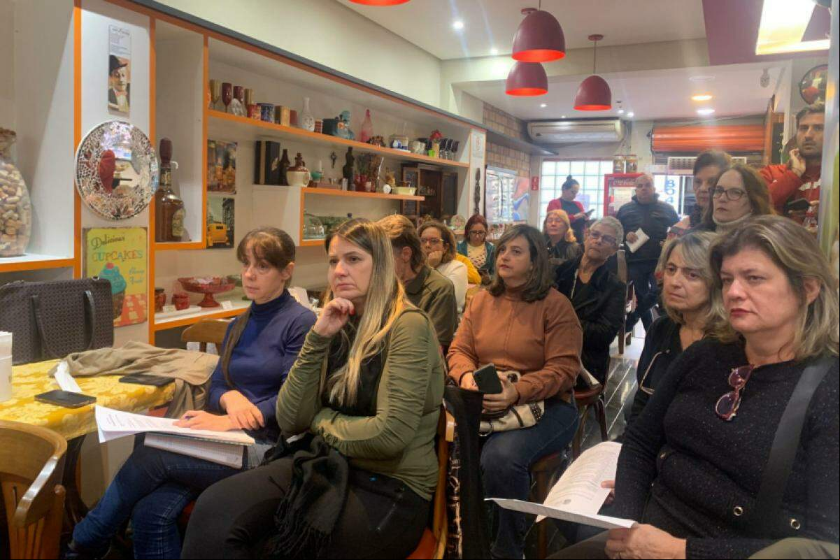 Comerciantes, moradores, vereadores e representantes da Prefeitura durante a reunião que definiu 18 propostas de melhorias para o Centro de Jundiaí